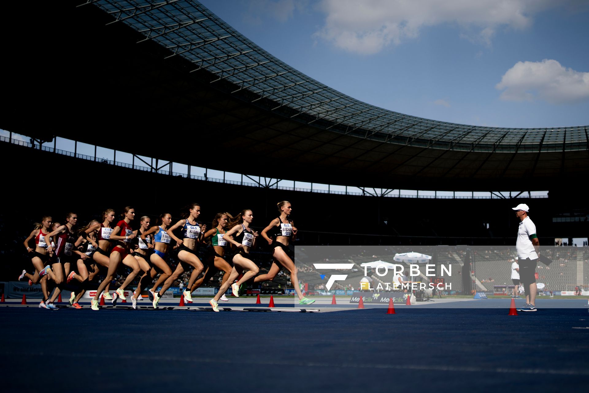 1500m Finale mit: Hanna Klein (LAV Stadtwerke Tuebingen), Katharina Trost (LG Stadtwerke Muenchen), Vera Coutellier (ASV Koeln), Caterina Granz (LG Nord Berlin), Nele Wessel (Eintracht Frankfurt e.V.), Fabiane Meyer (TV Westfalia Epe), Rahel Broemmel (LG Olympia Dortmund), Leandra Lorenz (RSV Eintracht Berlin), Esther Jacobitz (ASV Koeln), Marie Proepsting (VfL Eintracht Hannover), Marie Burchard (SC DHfK Leipzig e.V.), Svenja Sommer (Eintracht Frankfurt e.V.) waehrend der deutschen Leichtathletik-Meisterschaften im Olympiastadion am 26.06.2022 in Berlin